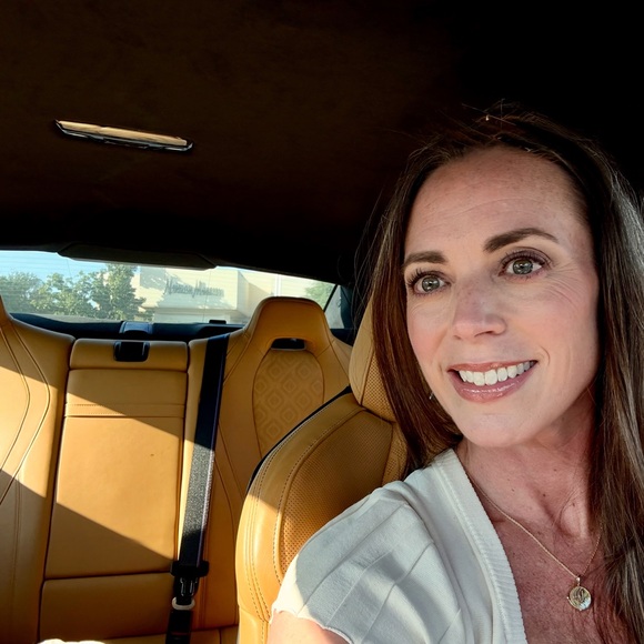 Meet your Posher, Jennifer - Picture 1 of 1